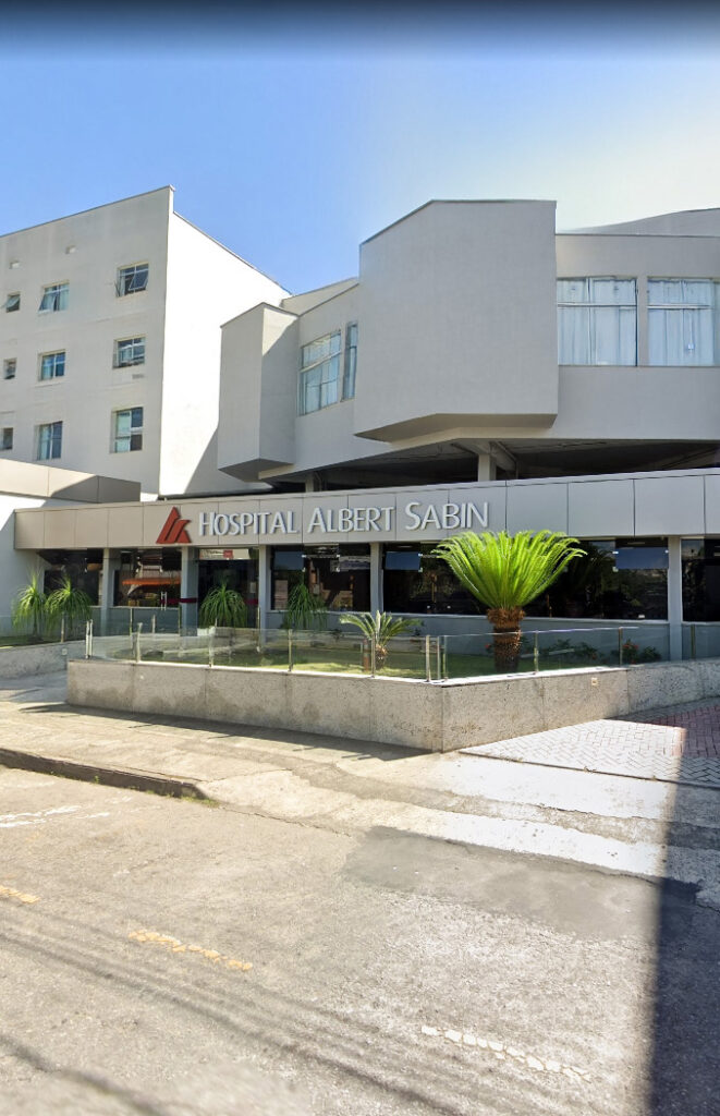 Fachada do Hospital Albert Sabin em Juiz de Fora, unidade moderna e parceira da CEDplan Saúde.