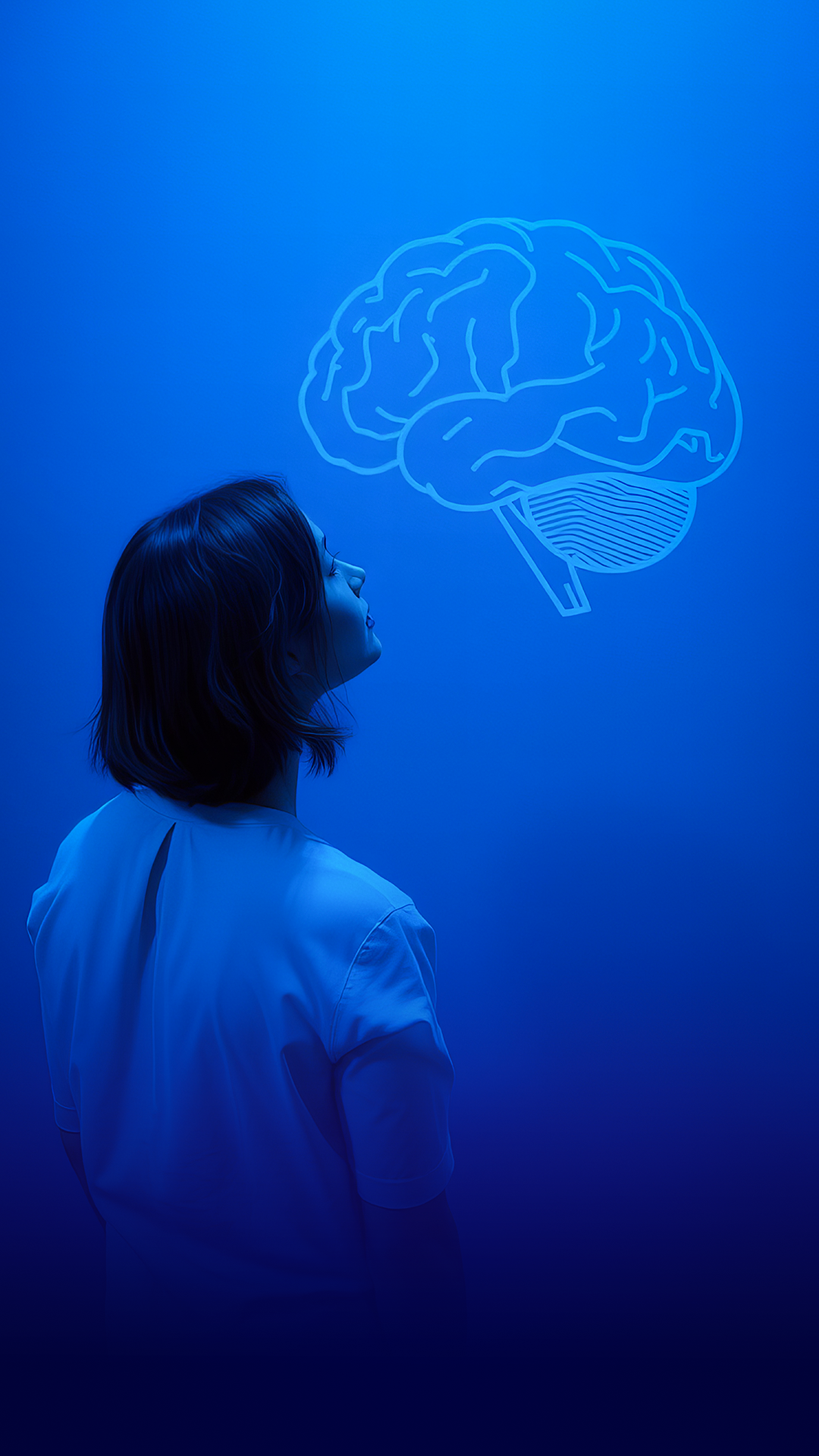 Colaboradora observando ilustração de cérebro, representando a importância da saúde mental no ambiente corporativo e seu impacto nos resultados das empresas.